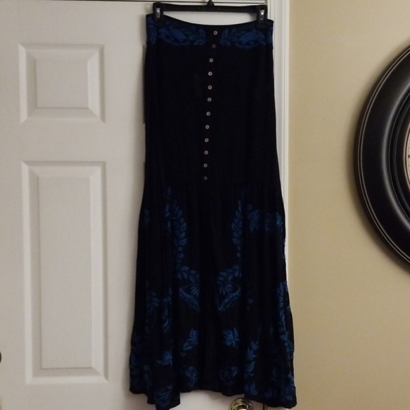 Free People Dresses & Skirts - Absolutely gorgeous Free People maxi skirt